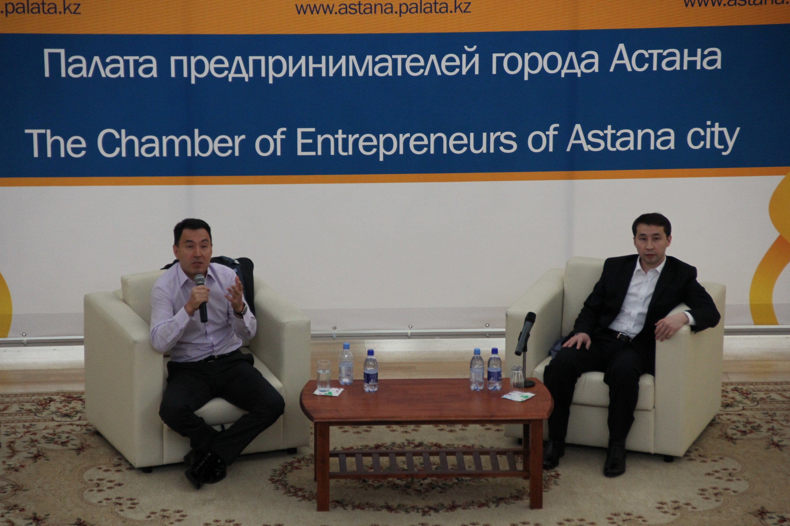 Serikbay Bisekeev meeting students in Astana