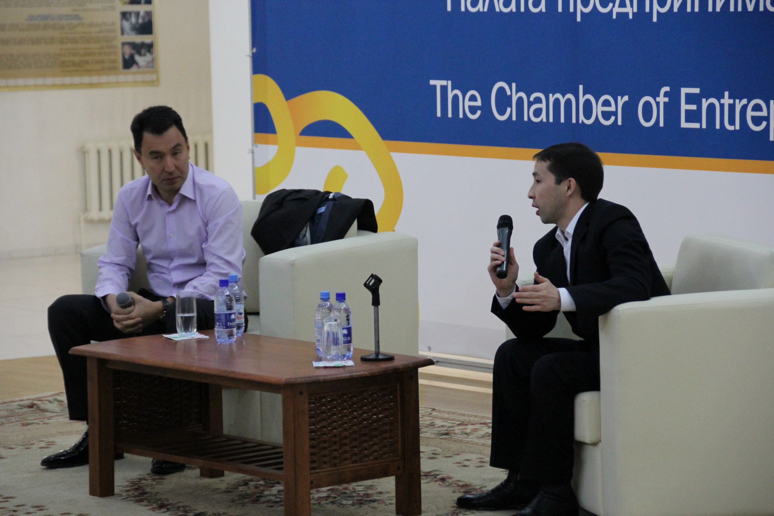 Serikbay Bisekeev meeting students in Astana